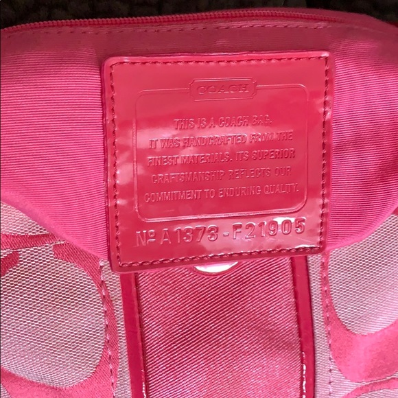 SIGNATURE STRIPE DUFFLE (COACH F21905) - Picture 2 of 3